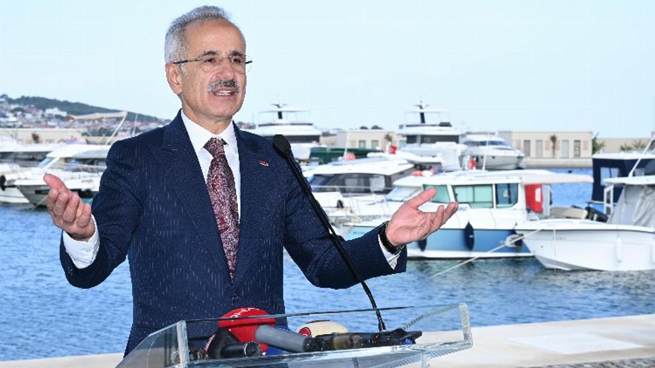 İzmir Yeni Foça Yat Limanı hizmete açıldı