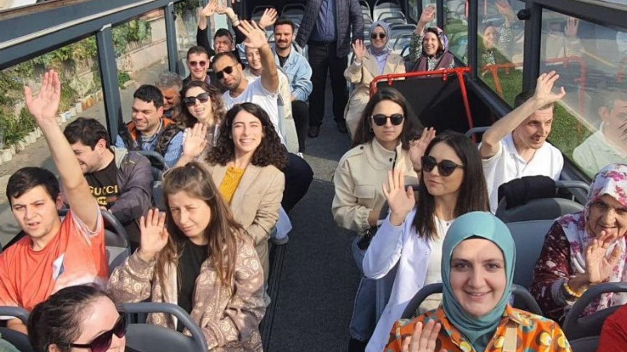 Sakarya'da turizm otobüsü ile şehir gezileri sürüyor