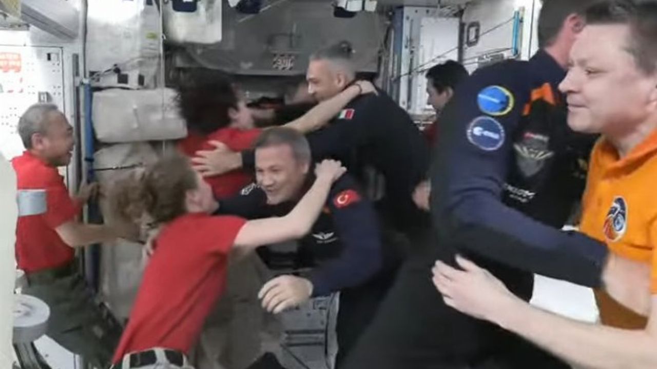 Türk astronot Gezeravcı'nın da olduğu Axiom-3 ekibi istasyonda