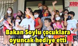 Bakanı Soylu çocuklara oyuncak hediye etti