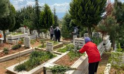 Bayram öncesi Aydın'da mezarlıklar ziyaretçilerle doldu