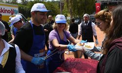 Kuşadası Belediyesi çalışanları 1 Mayıs'ı piknik yaparak kutladı