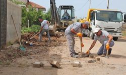 Efeler’in ekipleri yolları yeniliyor