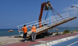 Kuşadası Belediyesi Denizde de engelleri kaldırıyor 