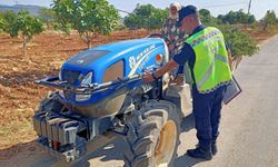 Jandarma, Karacasu’da traktör sürücülerine eğitim verdi