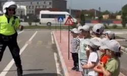 Düzce’de çocuklara polislerden eğlenceli eğitim