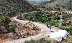 Muğla kırsalında yol genişletme sürüyor