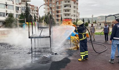 Çocuk oyun alanında korkutan yangın