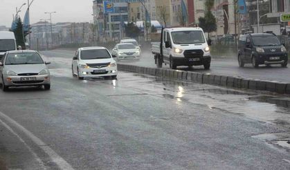 Malatya’da sağanak yağış etkili oluyor