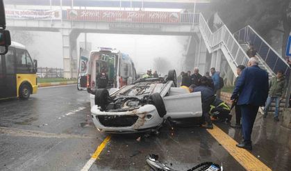 Mardin’de kaldırıma çıkan otomobil takla atarak ters döndü: 2 yaralı