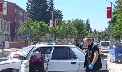 Polislerin kovaladığı şahısların üzerinden silah ve uyuşturucu çıktı