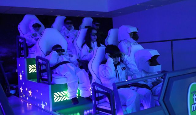 Çocuklar, TEKNOFEST'te uzay deneyimi yaşadı
