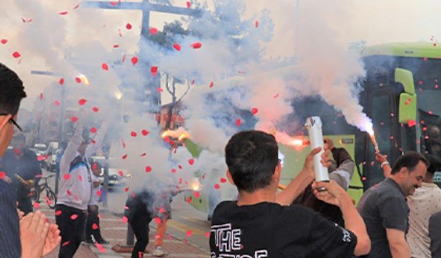 Nazilli Belediyespor U17 Takımı'na Coşkulu Karşılama