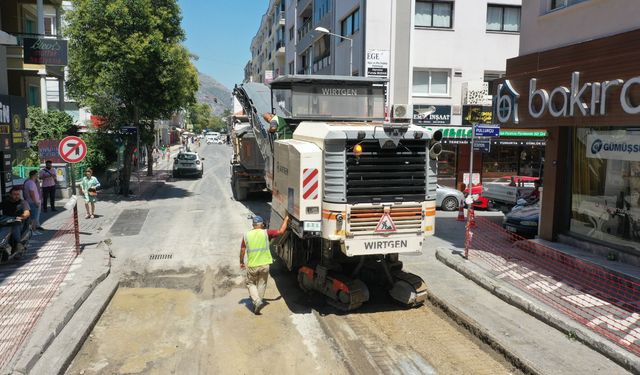 Aydın Büyükşehir Belediyesi Söke'nin yollarını yeniliyor