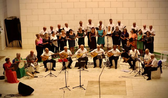 Didim türkü grubu yaz konseri büyük beğeni topladı