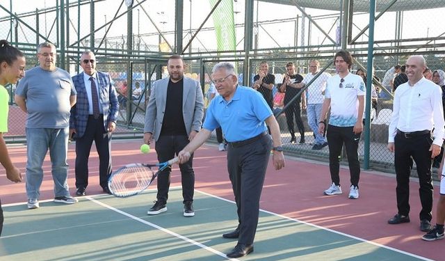 Kayseri Büyükşehir'in tenis kortlarına sporsever akını