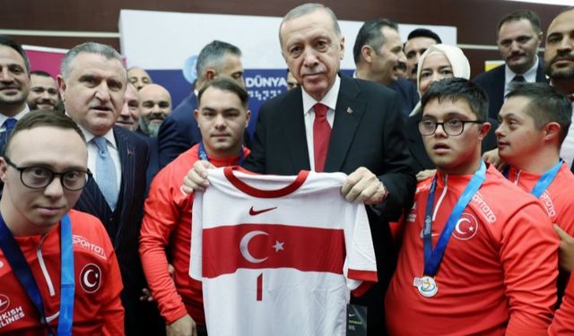 Cumhurbaşkanı Erdoğan Futsal Millî Takımı'nı kabul etti