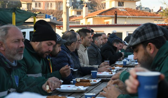 Başkan Günel, güne personelle kahvaltı yaparak başladı