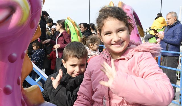 Kuşadası Belediyesi’nden öğrencilere sömestr hediyesi