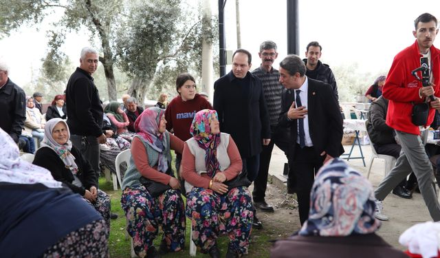 CHP’li Yetişkin Askere gidecek olan genci yalnız bırakmadı