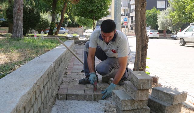 Efeler’den kaldırım düzenlemesi