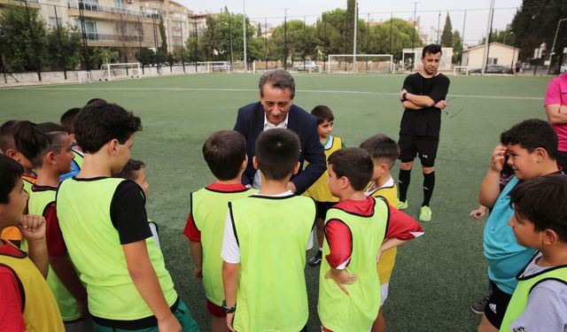 Başkan Yetişkin geleceğin futbolcularıyla buluştu