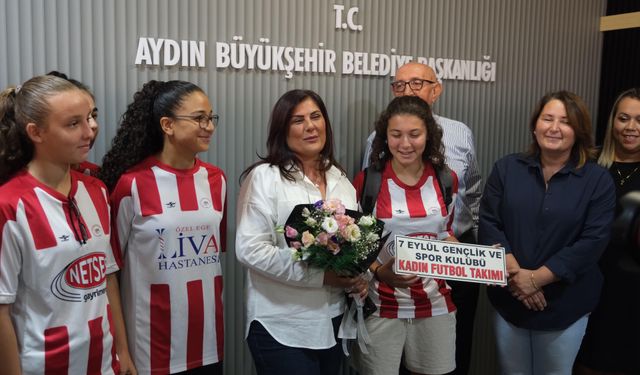 Kadın futbol takımından Başkan Çerçioğlu'na ziyeret