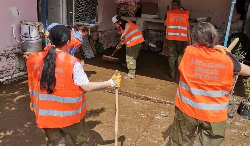 AFAD Gönüllüleri, selin yaraları sarılıyor